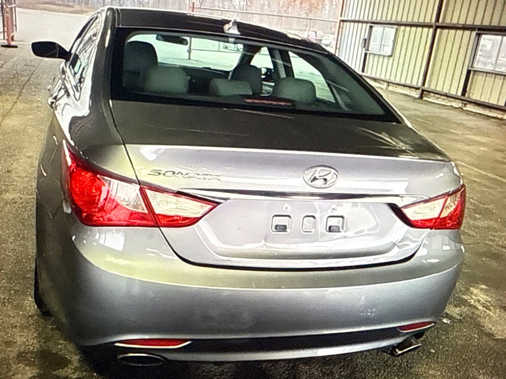2011 Hyundai Sonata Image 3
