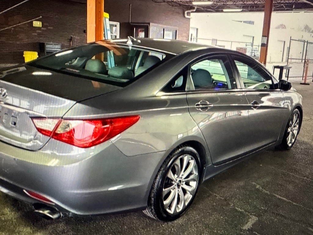 2011 Hyundai Sonata Image 4