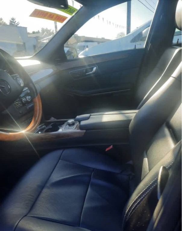 2012 Mercedes-Benz E-Class Image 2