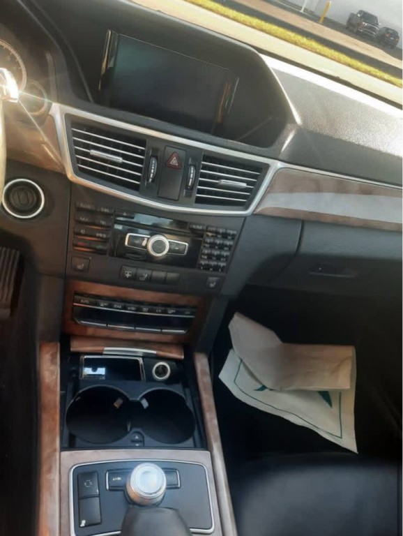 2012 Mercedes-Benz E-Class Image 3