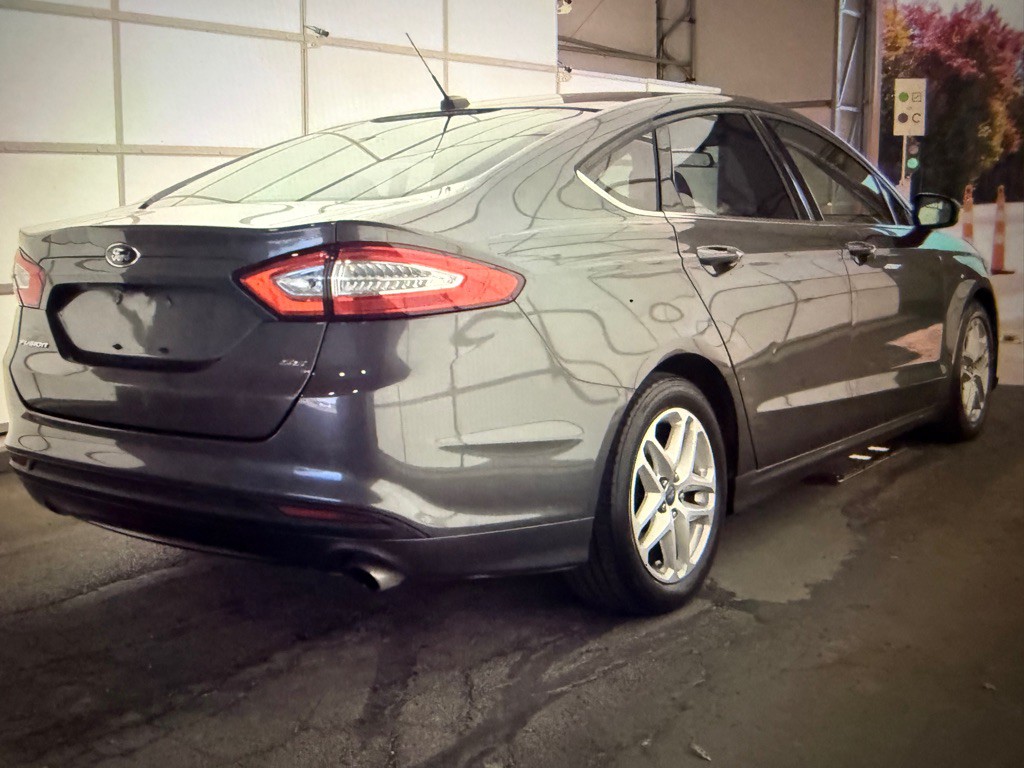2016 Ford Fusion Image 2
