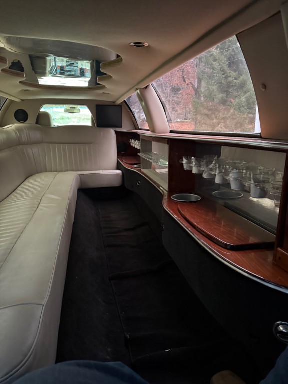 2005 Lincoln Town Car Image 5