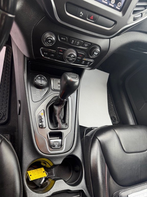 2020 Jeep Cherokee Image 8