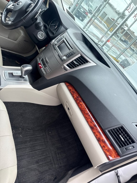 2012 Subaru Outback Image 8