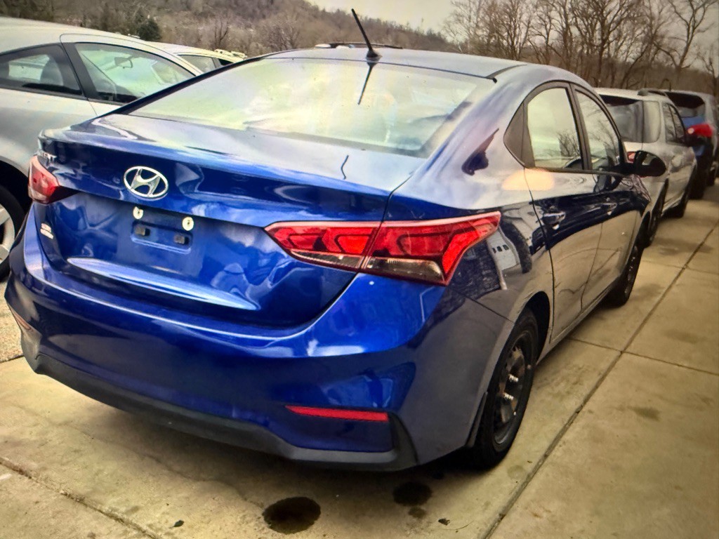 2019 Hyundai Accent Image 2