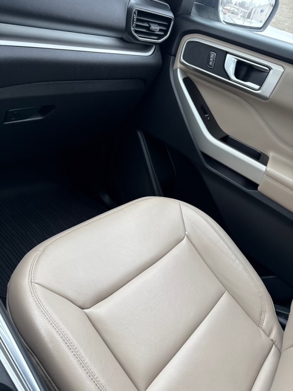 2020 Ford Explorer Image 8