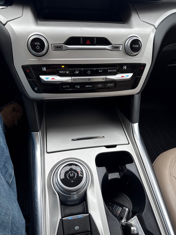 2020 Ford Explorer Image 9