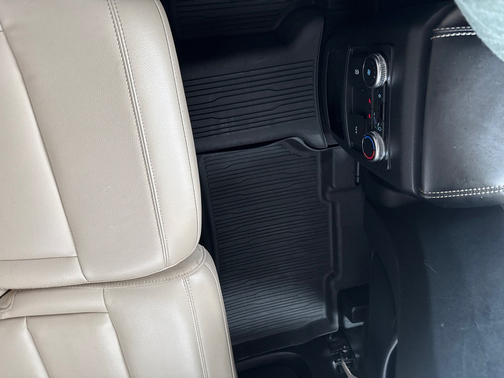 2020 Ford Explorer Image 12