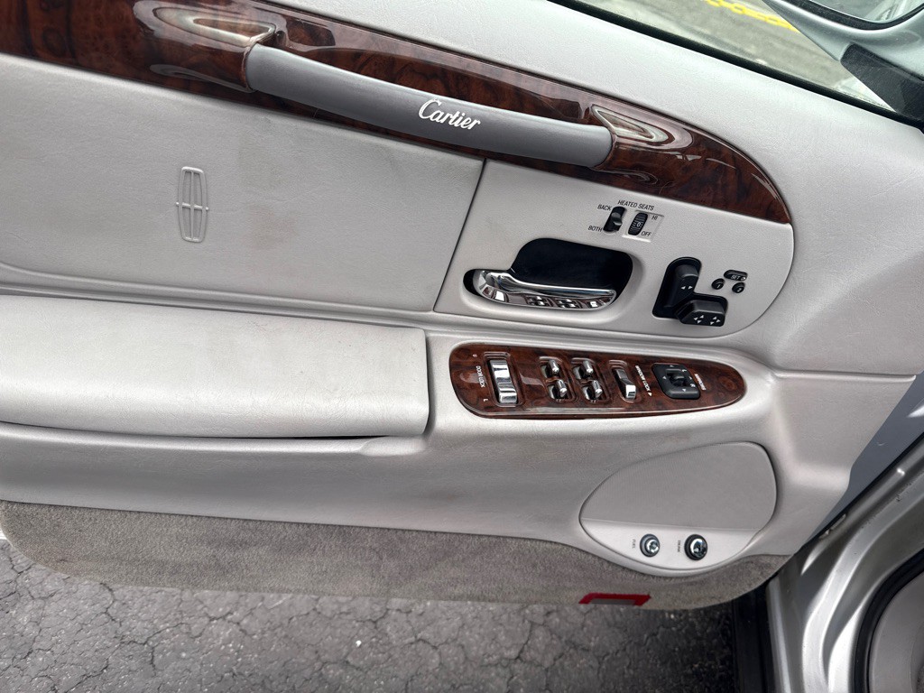 2000 Lincoln Town Car Image 4