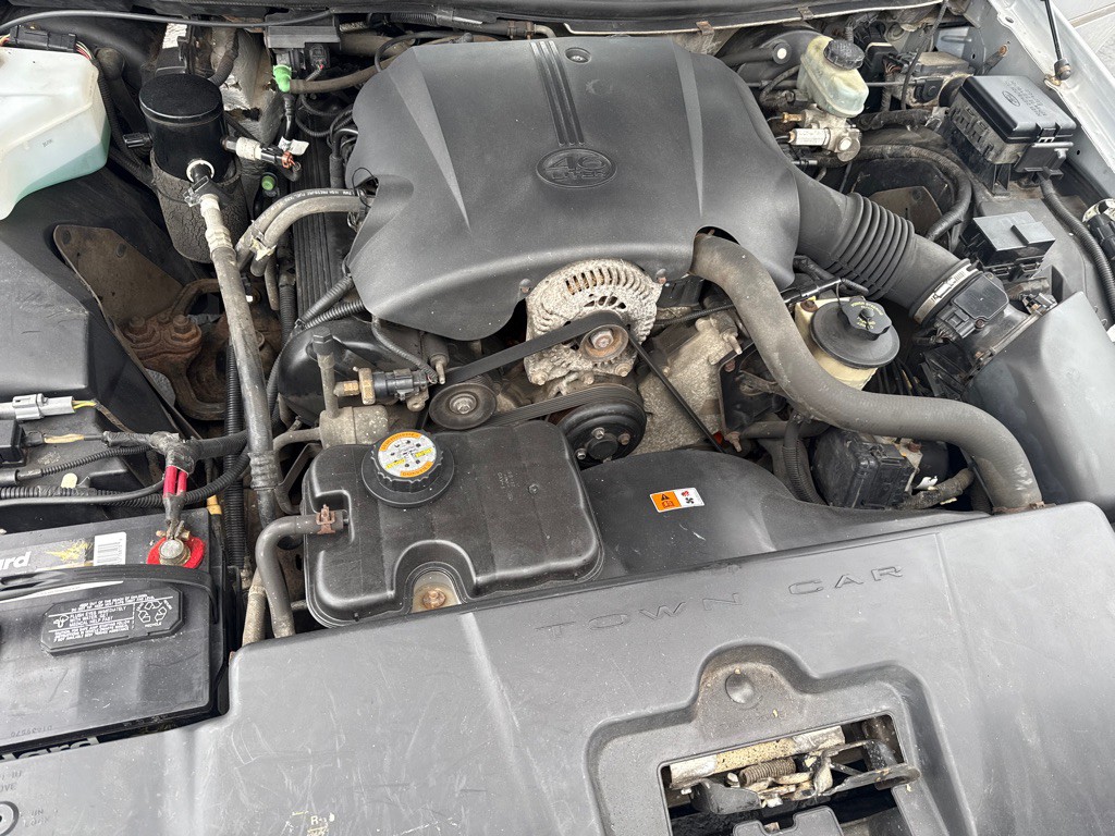 2000 Lincoln Town Car Image 6