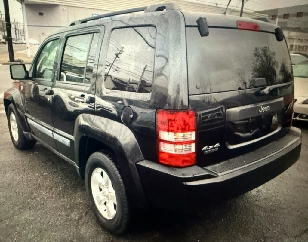 2010 Jeep Liberty Image 2