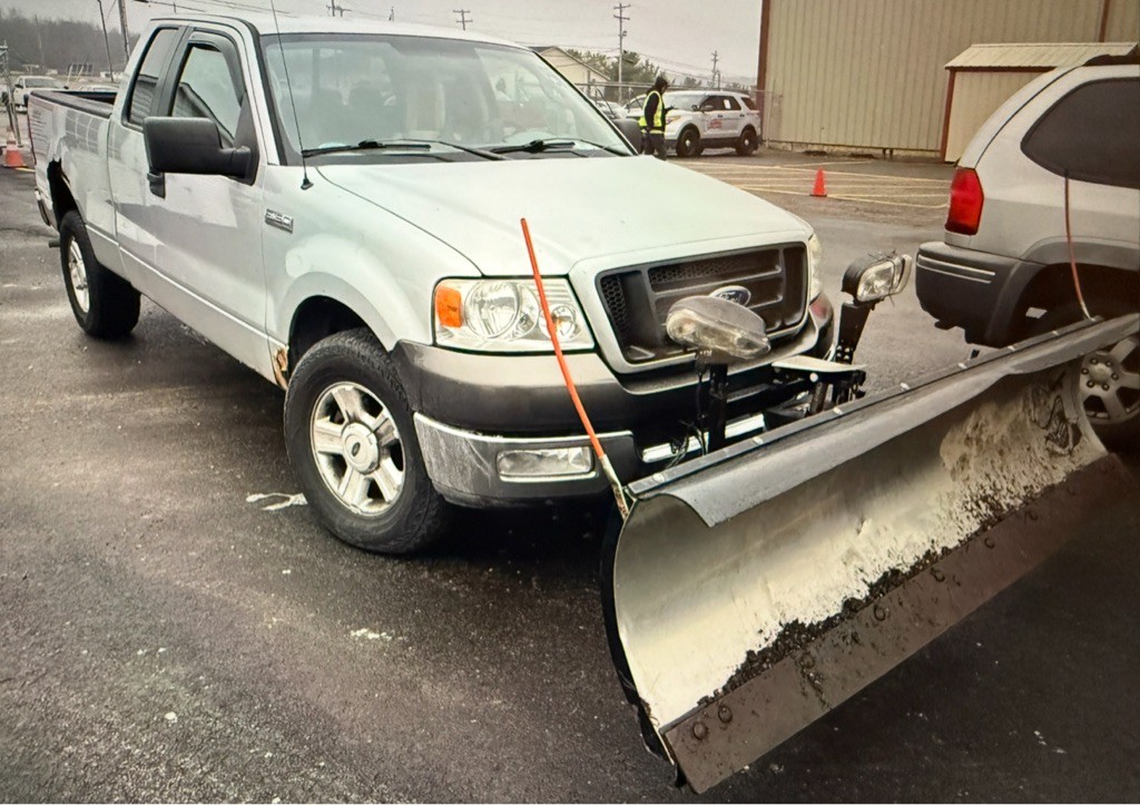 2005 Ford F-150 Image 2