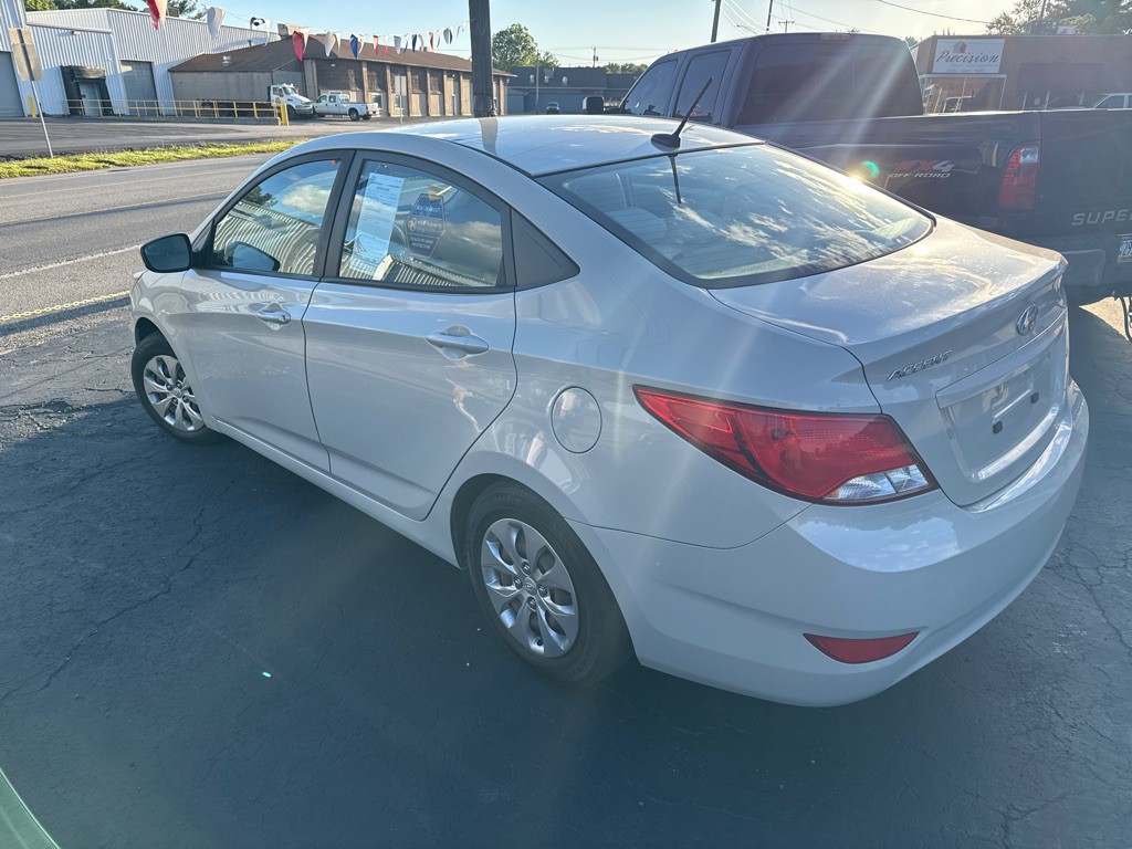 2017 Hyundai Accent Image 6