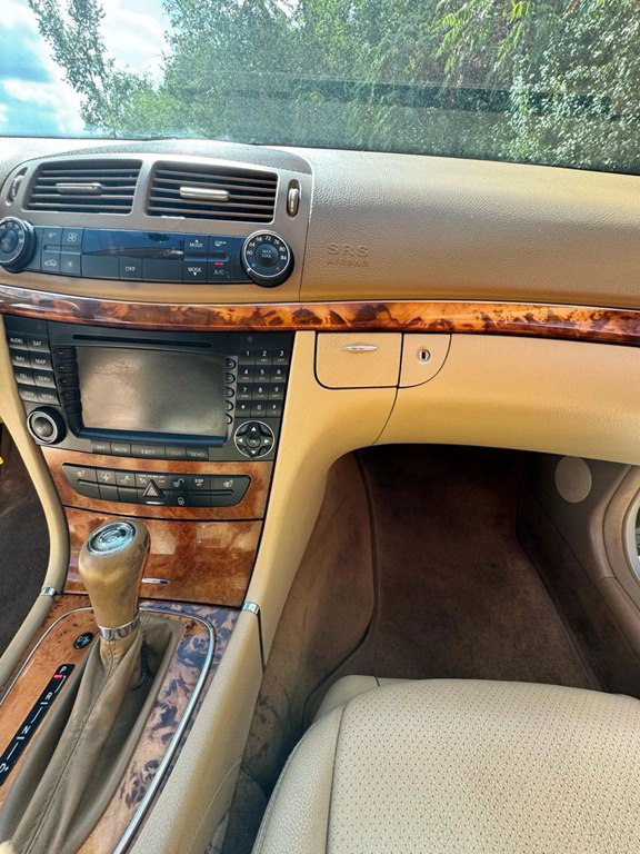 2008 Mercedes-Benz E-Class Image 12