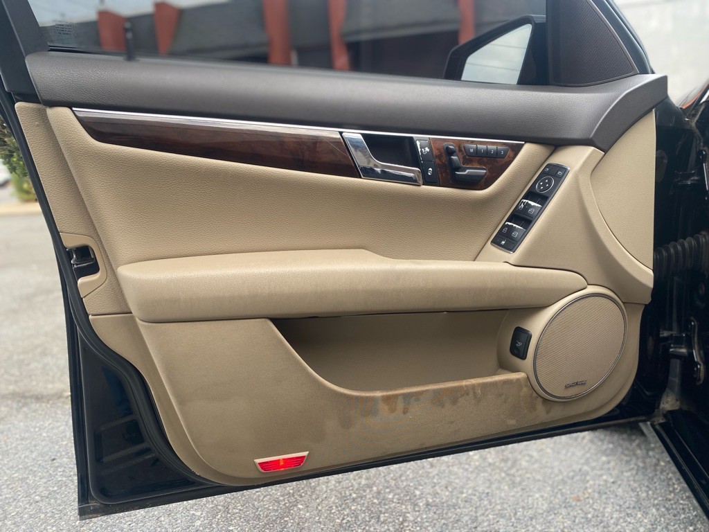 2013 Mercedes-Benz C-Class Image 9