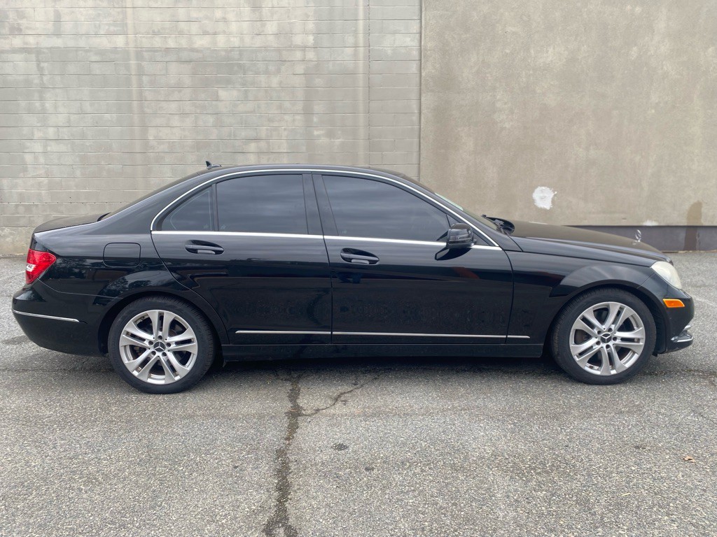 2013 Mercedes-Benz C-Class Image 2