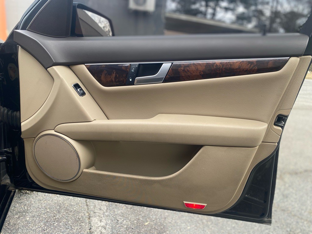 2013 Mercedes-Benz C-Class Image 11