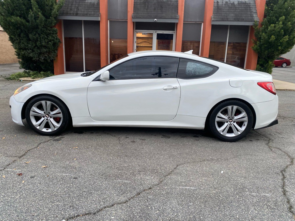 2010 Hyundai Genesis Image 4