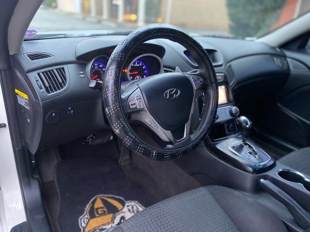 2010 Hyundai Genesis Image 14