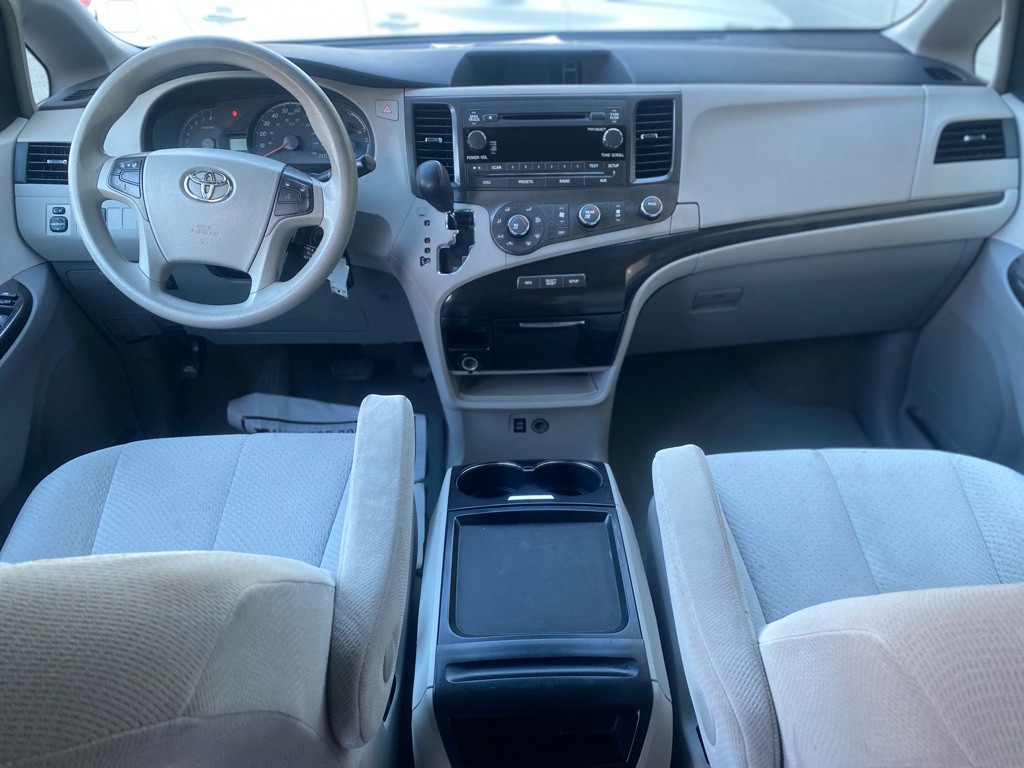 2011 Toyota Sienna Image 20