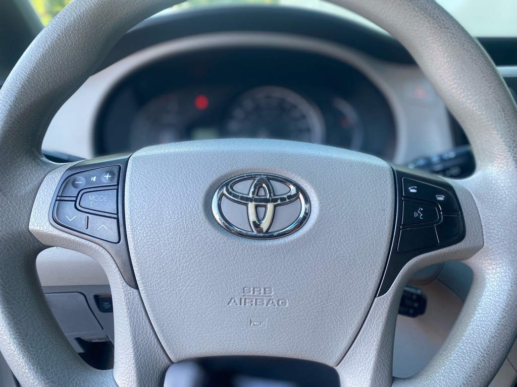 2011 Toyota Sienna Image 23