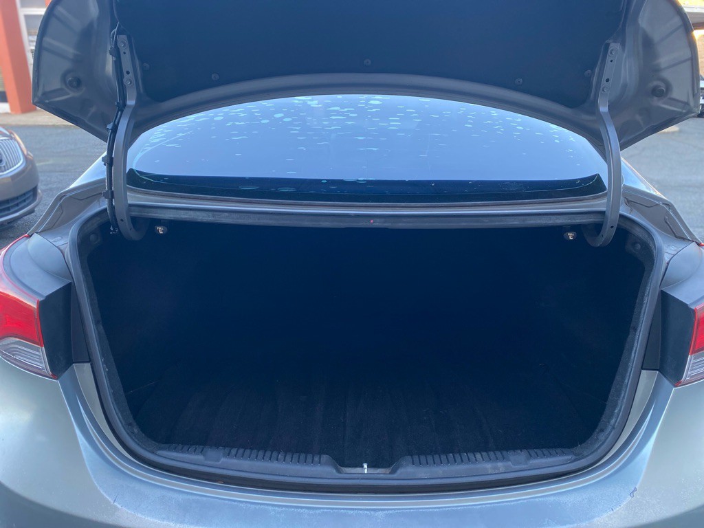 2015 Hyundai Elantra Image 17