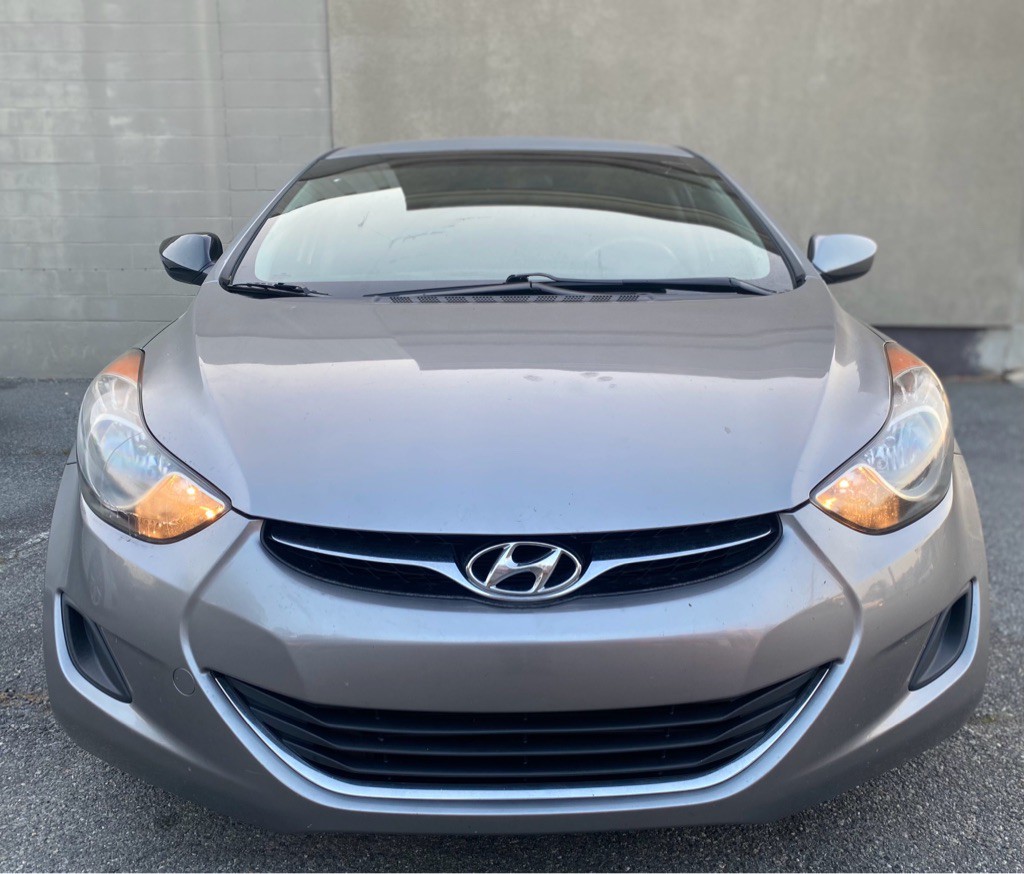 2011 Hyundai Elantra Image 2