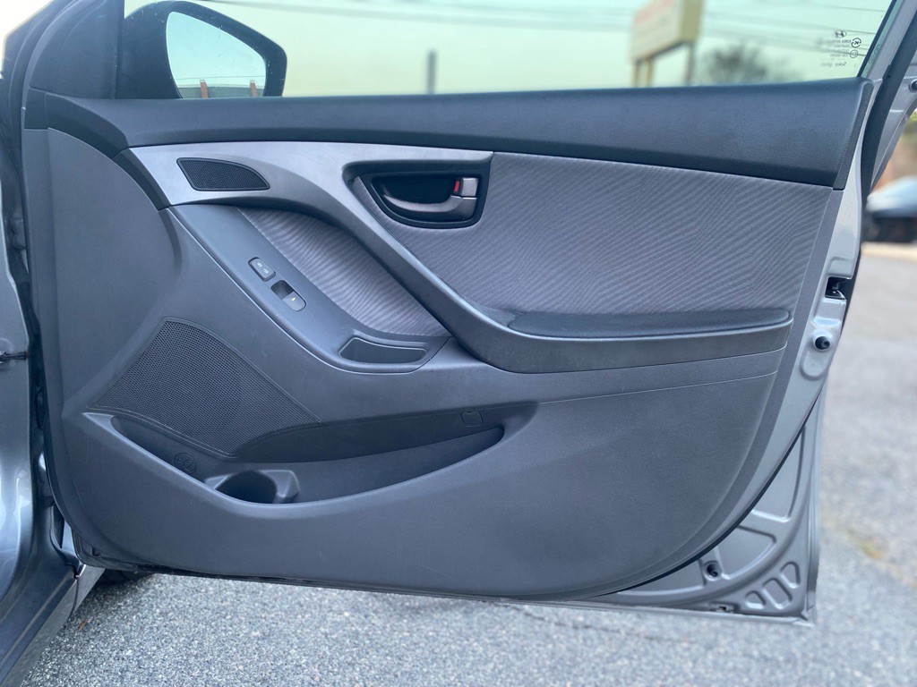 2011 Hyundai Elantra Image 10