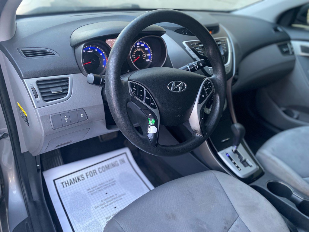 2011 Hyundai Elantra Image 12