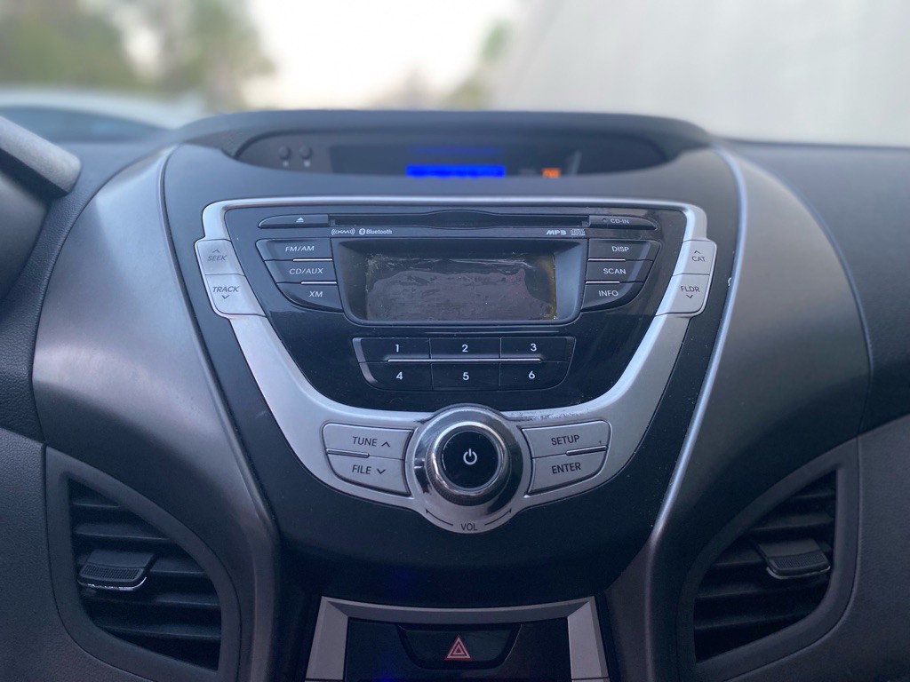 2011 Hyundai Elantra Image 16