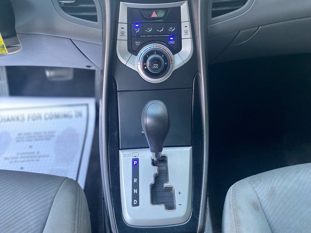 2011 Hyundai Elantra Image 17