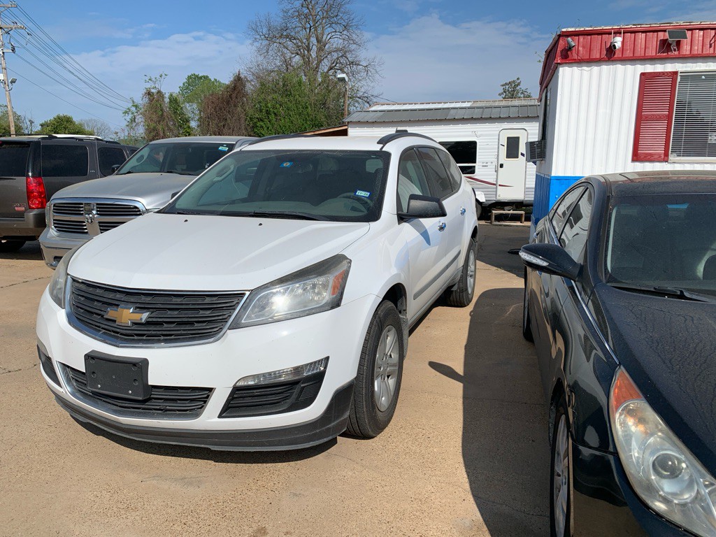 2017 Chevrolet Traverse Image 2