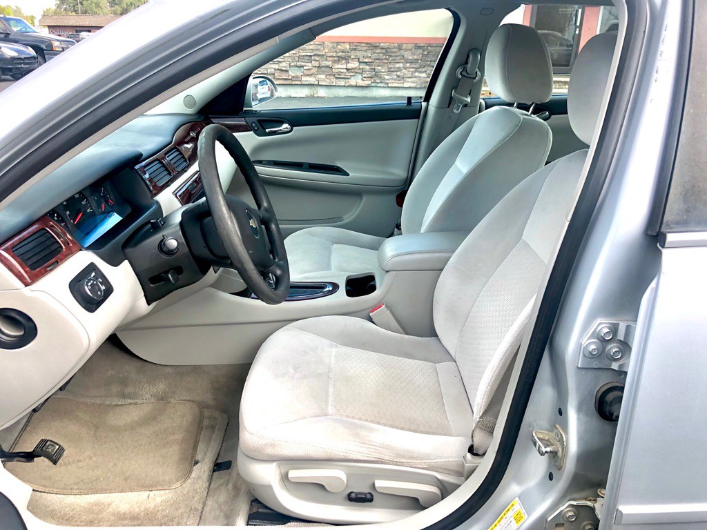 2010 Chevrolet Impala Image 4