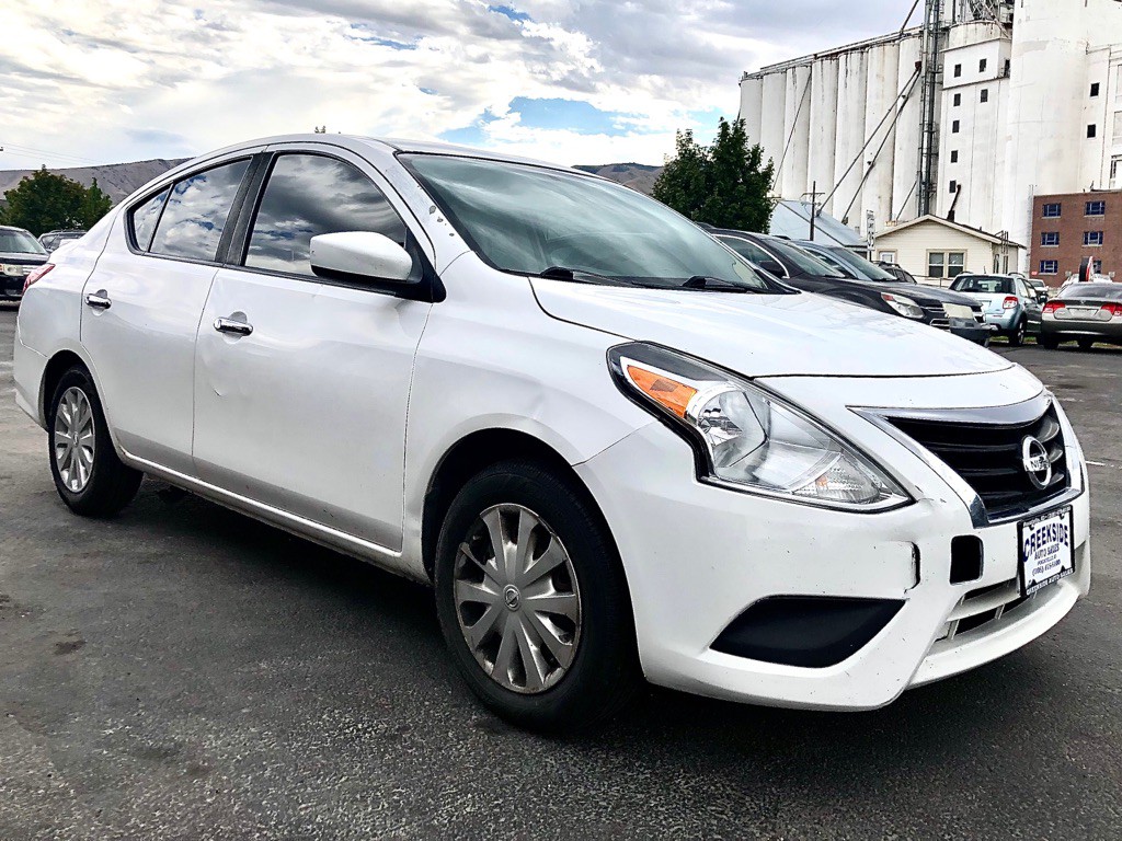 2017 Nissan Versa Image 1