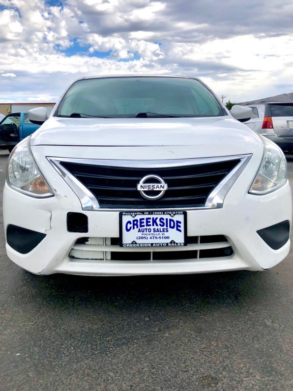 2017 Nissan Versa Image 2