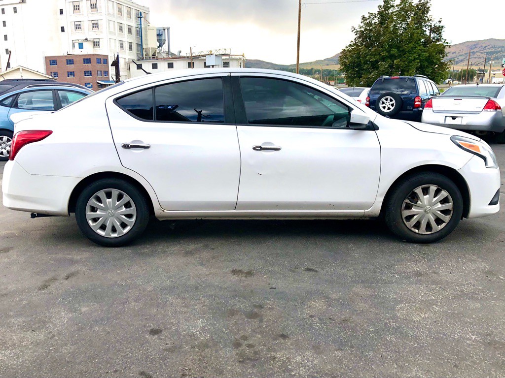 2017 Nissan Versa Image 4