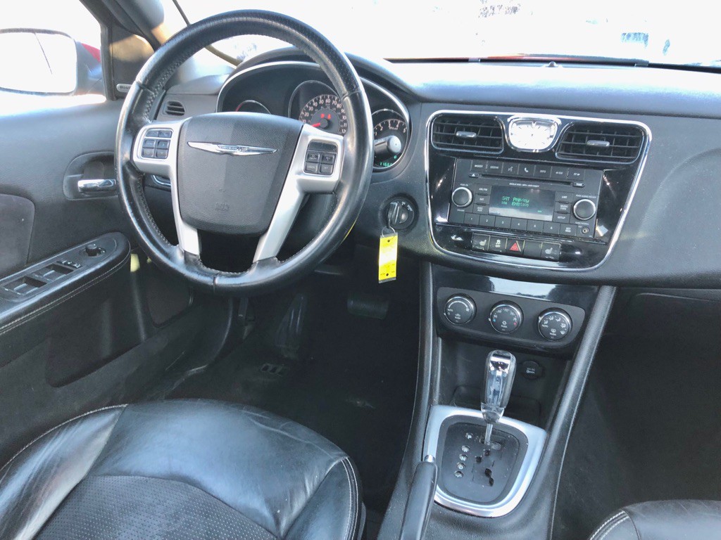 2014 Chrysler 200 Image 7