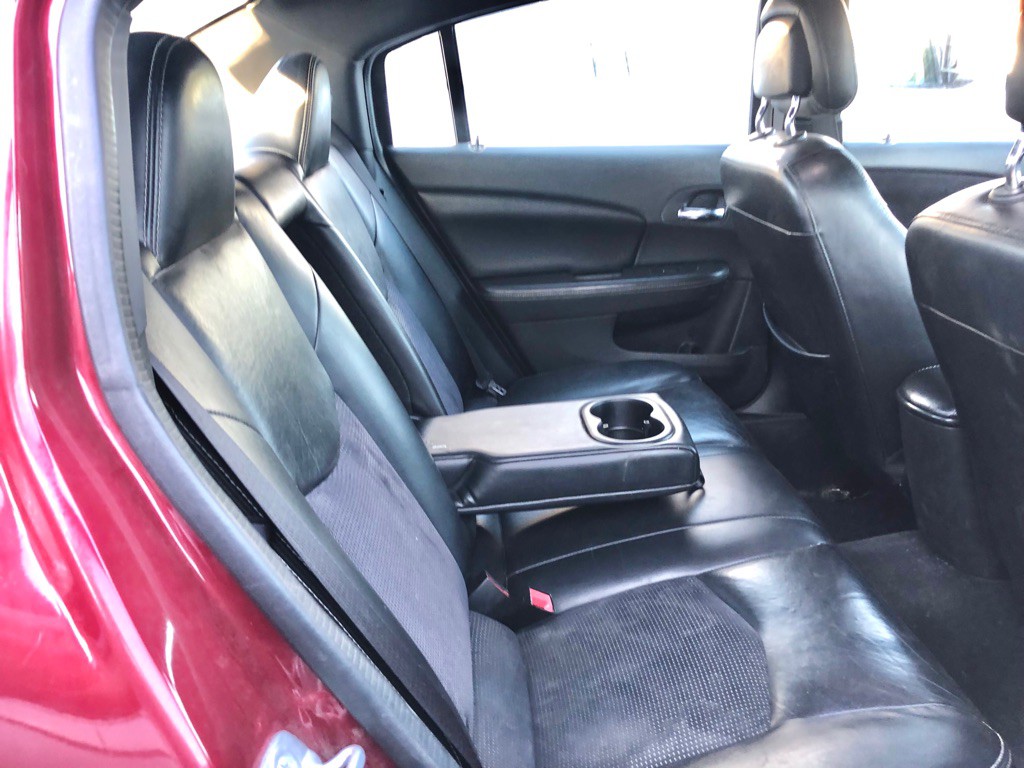 2014 Chrysler 200 Image 9