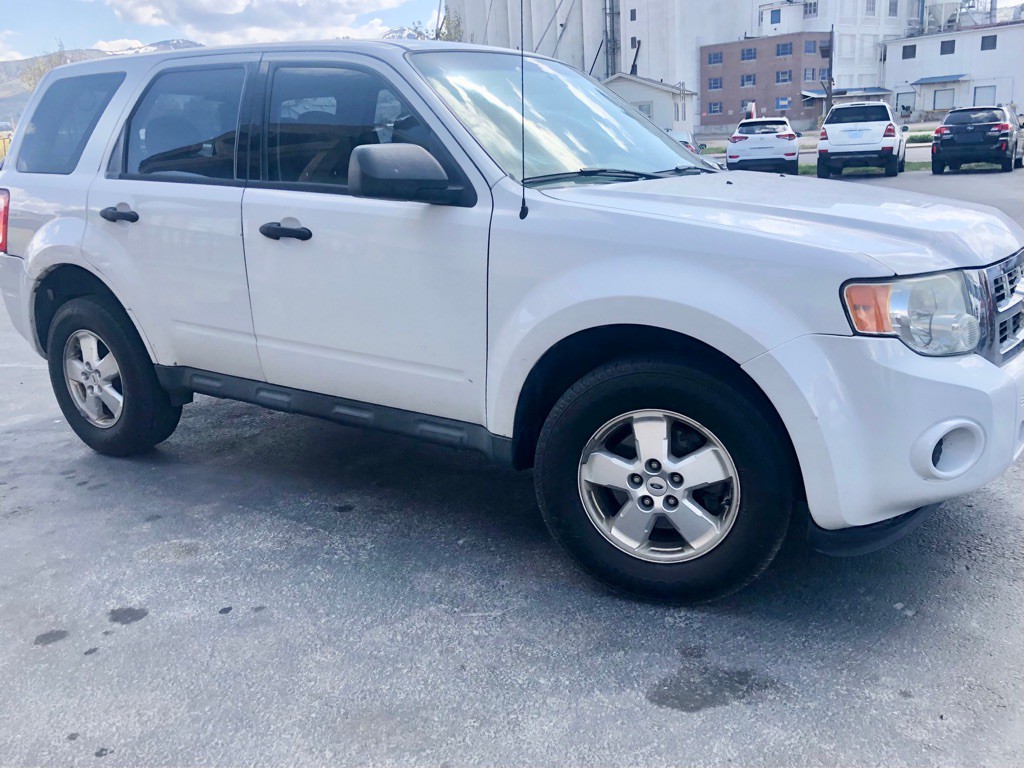 2010 Ford Escape Image 2