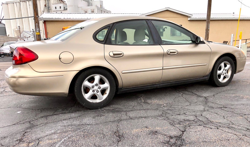 2001 Ford Taurus Image 3