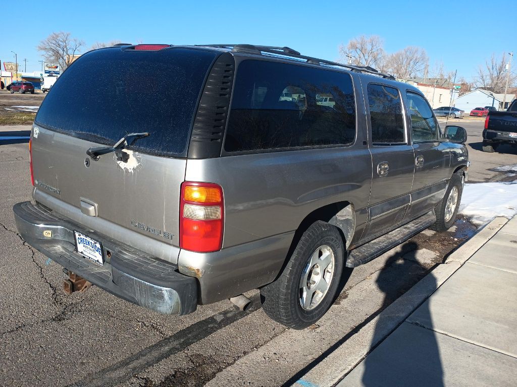 2001 Chevrolet Suburban Image 2