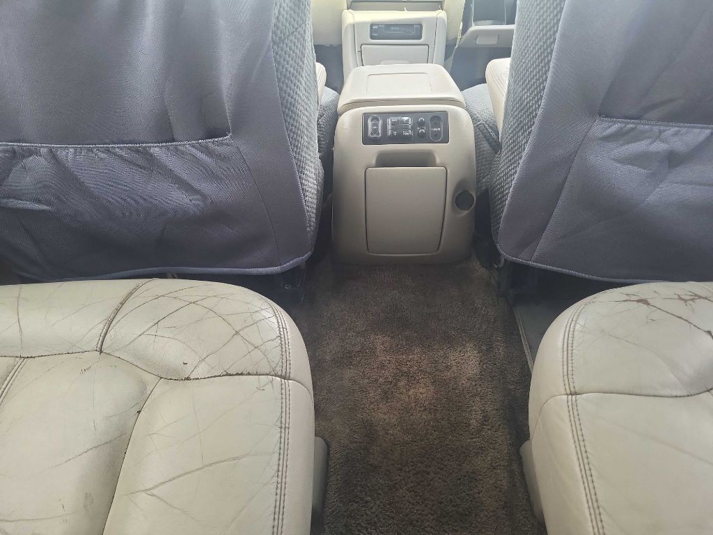 2001 Chevrolet Suburban Image 4