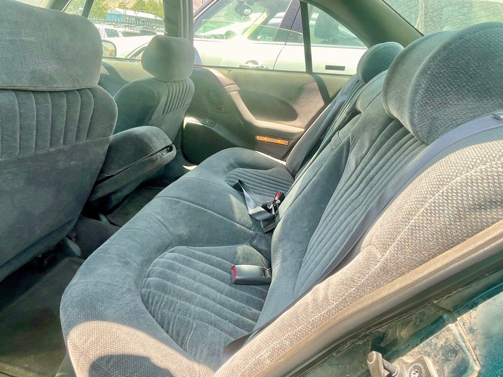 1999 Pontiac Bonneville Image 4
