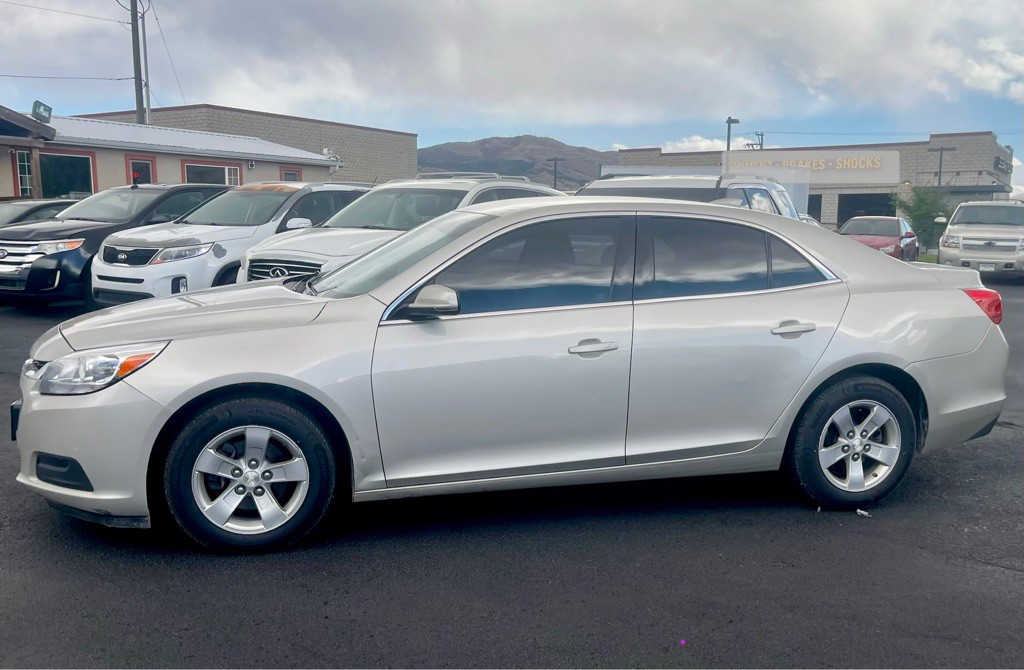 2016 Chevrolet Malibu Image 1