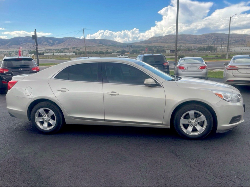 2016 Chevrolet Malibu Image 3