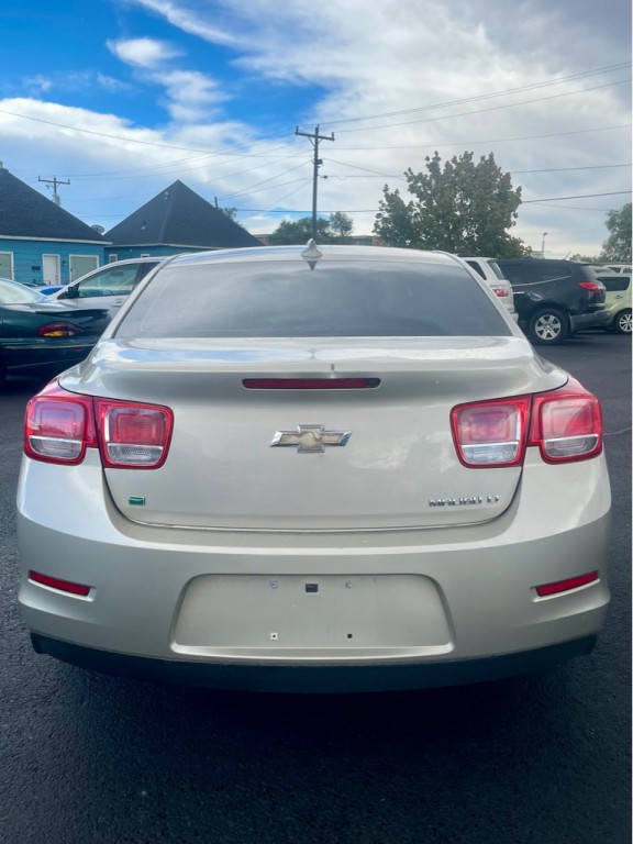 2016 Chevrolet Malibu Image 4