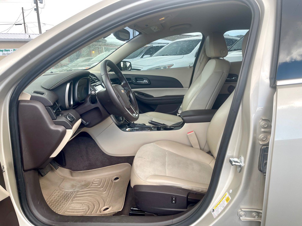 2016 Chevrolet Malibu Image 5