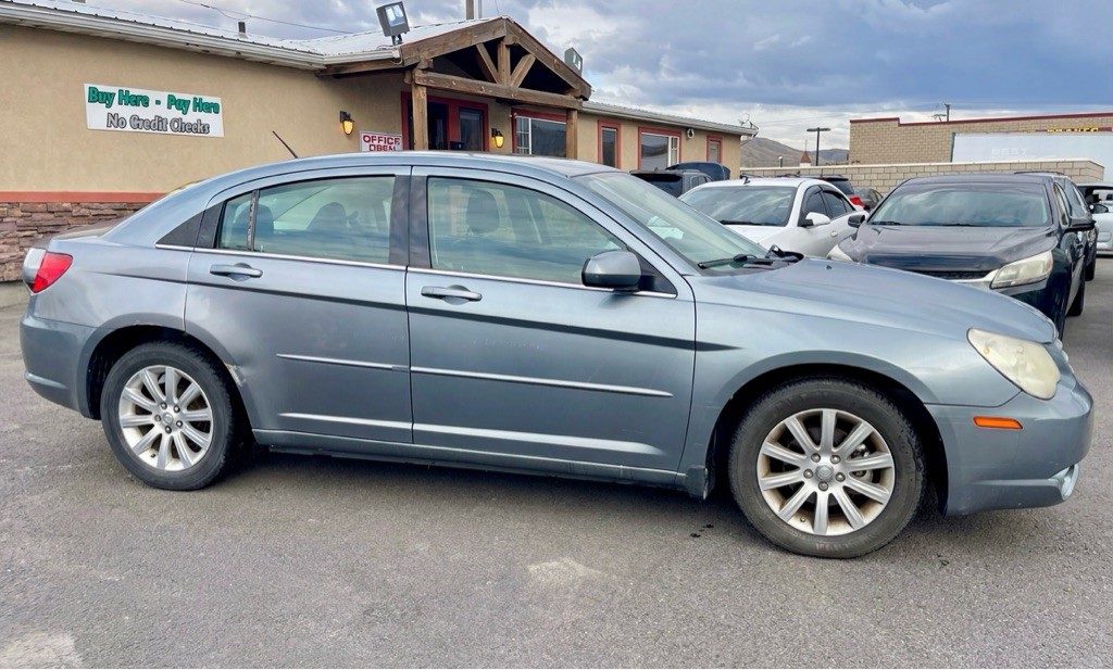 2010 Chrysler Sebring Image 1