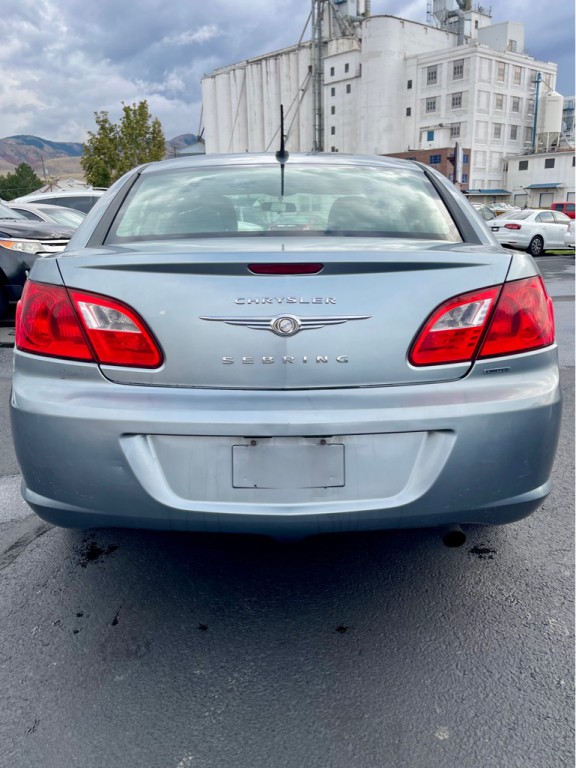 2010 Chrysler Sebring Image 4