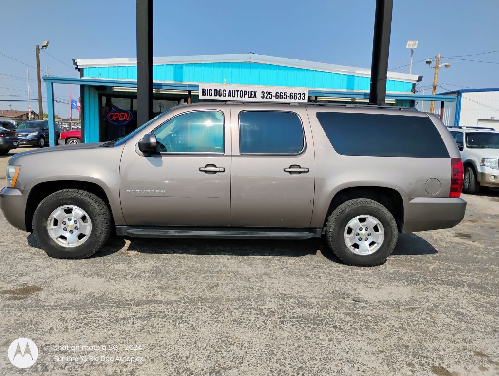 2014 Chevrolet Suburban Image 1